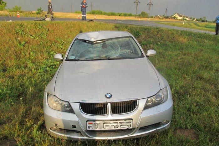 В Быховском районе водитель BMW сбил ехавших на велосипеде мужчину с ребенком - оба в реанимации
