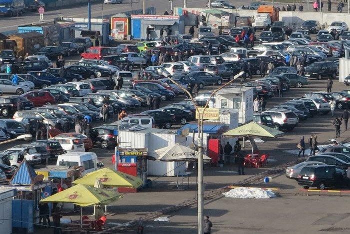 "Продавать жаль, но это лучше, чем простой во дворе". Как мы искали "живой" авто