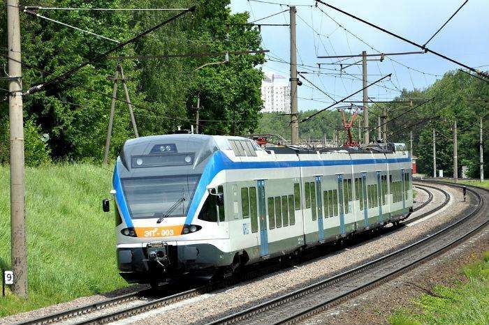 Stadler протаранил трактор, выехавший на пути в Крупском районе. Тракторист скончался