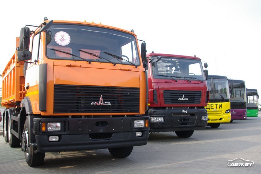 Маз красный тягач. Маз беларусь. Автосамосвал маз-650108. Маз 5440 евро 3. Маз 5440 зеленый фура.
