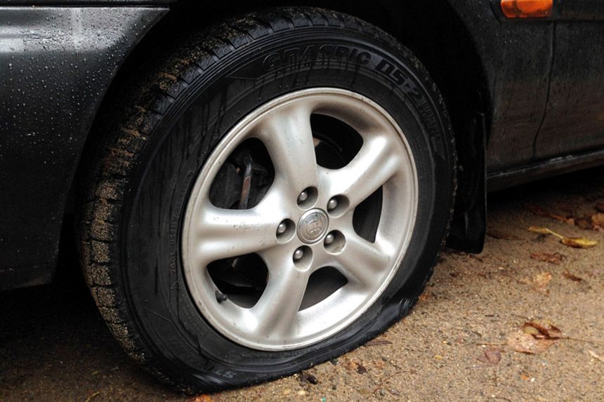 Проколотое колесо фото