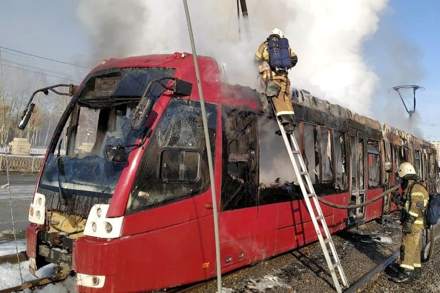 В Казани полностью сгорел белорусский трамвай БКМ-84300М - второй за полгода!