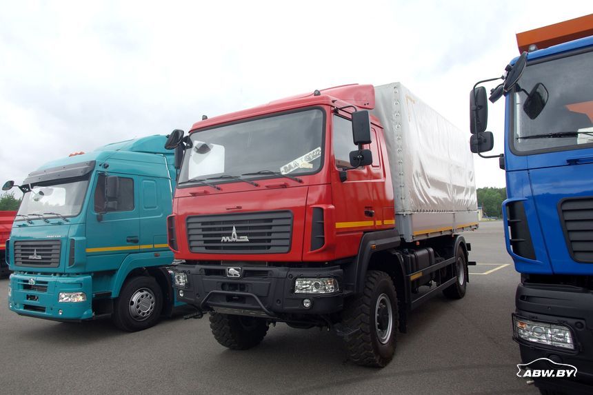 МАЗ представил еще один грузовик Евро-6 и другие новинки техники с коробками ZF