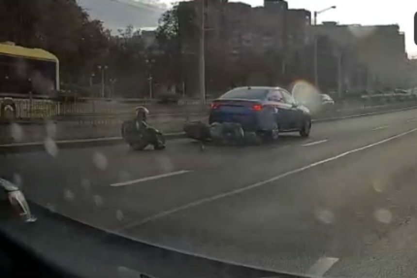 ДТП с мотоциклистом в Минске попало на видео