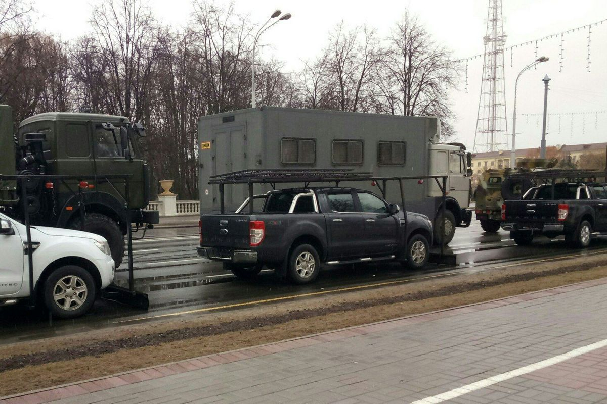 Легендарен настолько, что изображают на носках. Какой транспорт  используется на акциях протеста