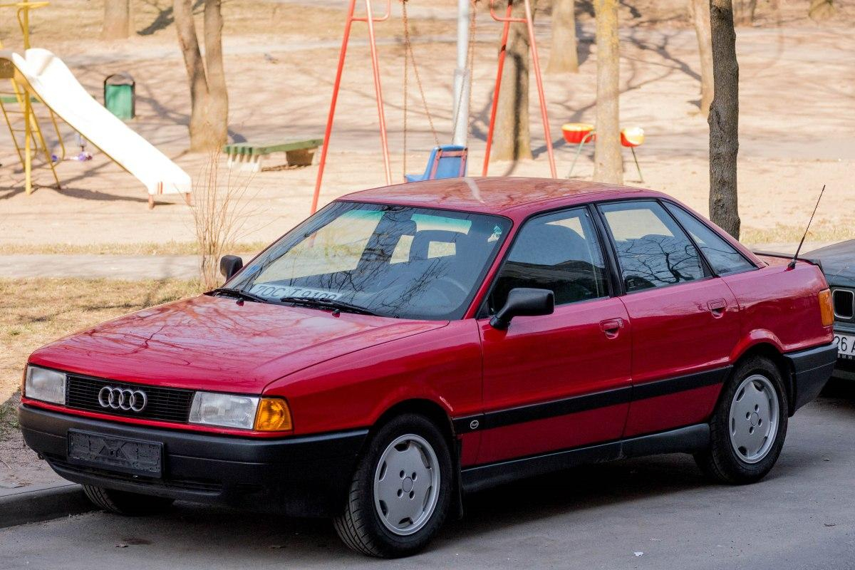 Audi 80: 1989 г., 1.8 л, Механика, Бензин, Седан