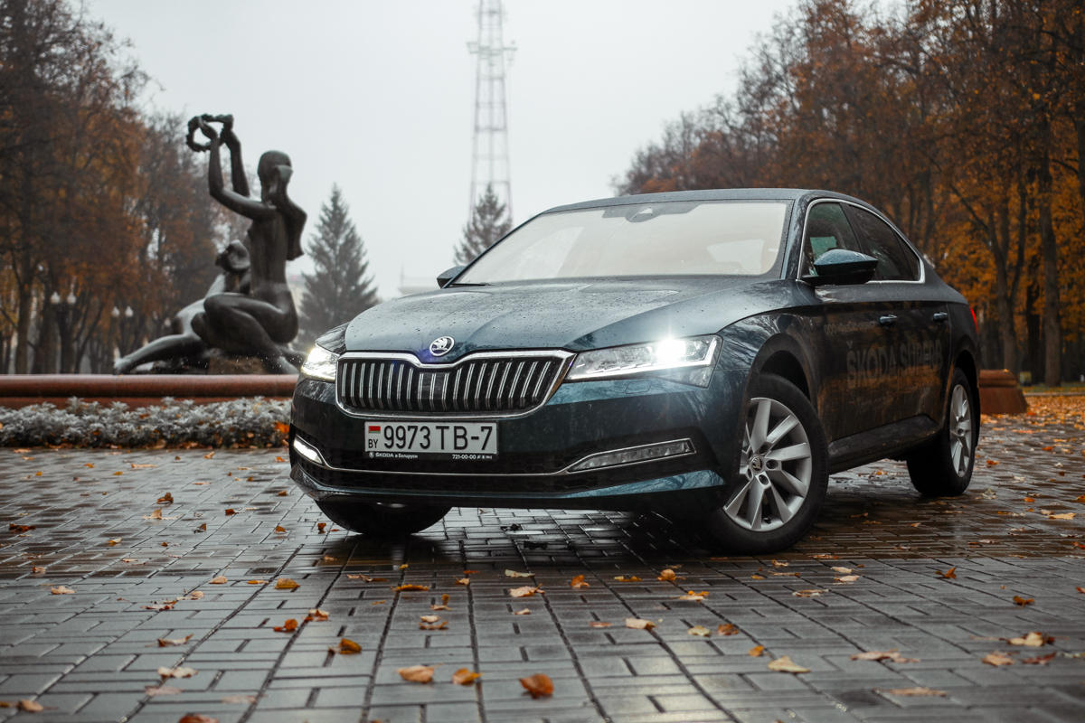 Skoda Superb Winter Forest