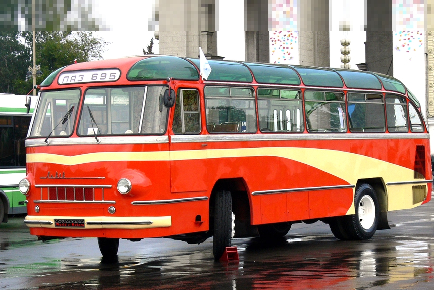 Первый автобус ЛАЗ-695 был собран 65 лет назад. Самая массовая модель родом из СССР