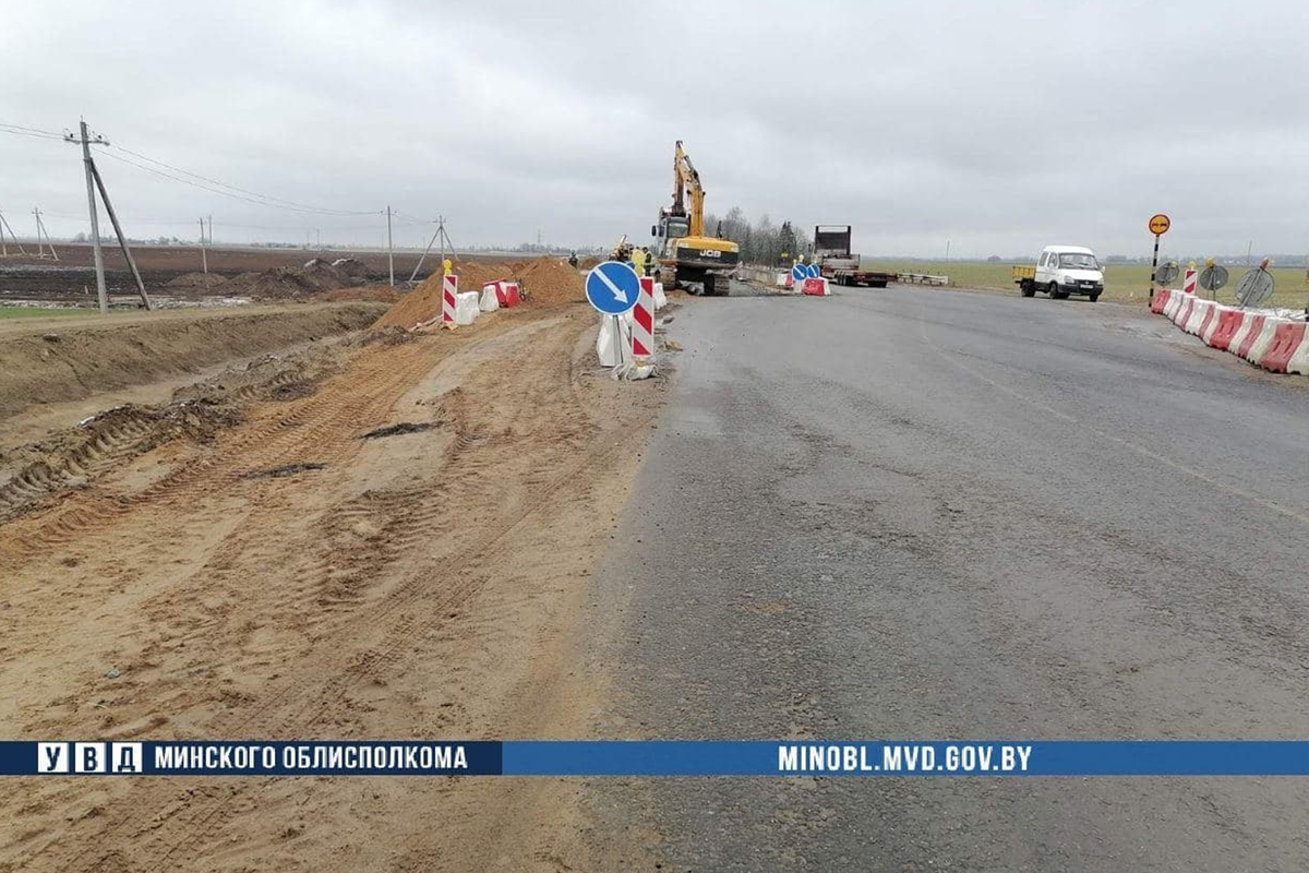 В Минской области автомобиль сбил дорожного рабочего