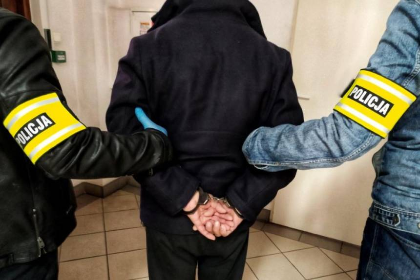 Трое белорусов грабили фуры, стоявшие в очереди в Кузнице в сторону Беларуси. Им грозит до 10 лет тюрьмы