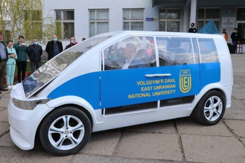 В Украине построили первый национальный электромобиль. Вот как он выглядит