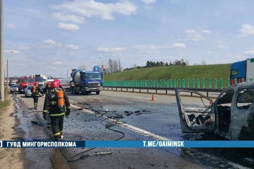 ДТП на МКАД: из горящего Citroёn очевидцы вытаскивали водителя и пассажира (обновлено)