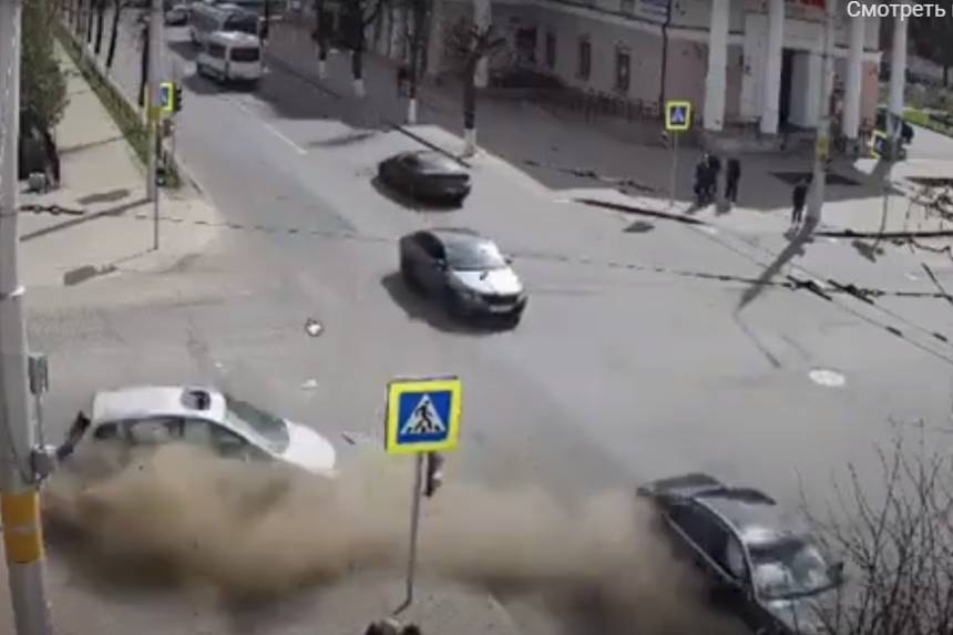 Жесткая авария BMW и Ford попала на видео в Бобруйске