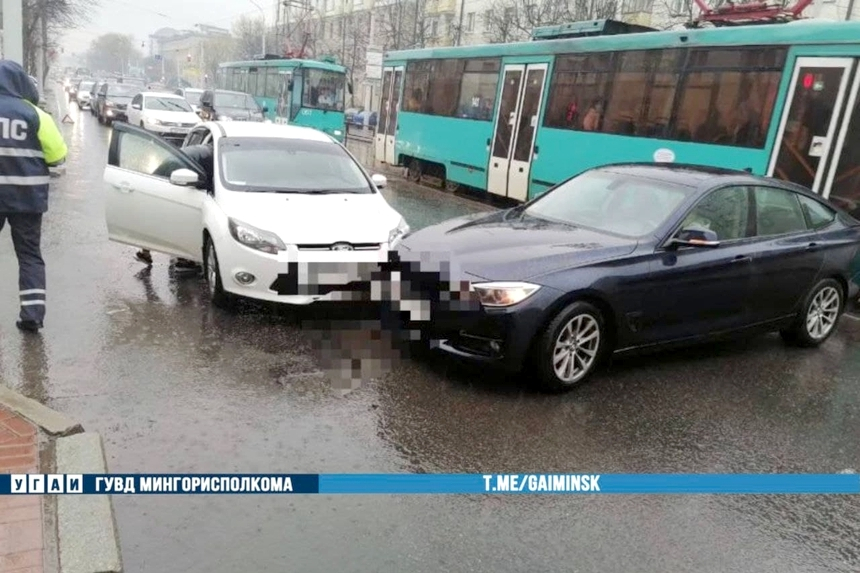 В ГАИ Минска рассказали о столкновении BMW и Ford на улице Долгобродской