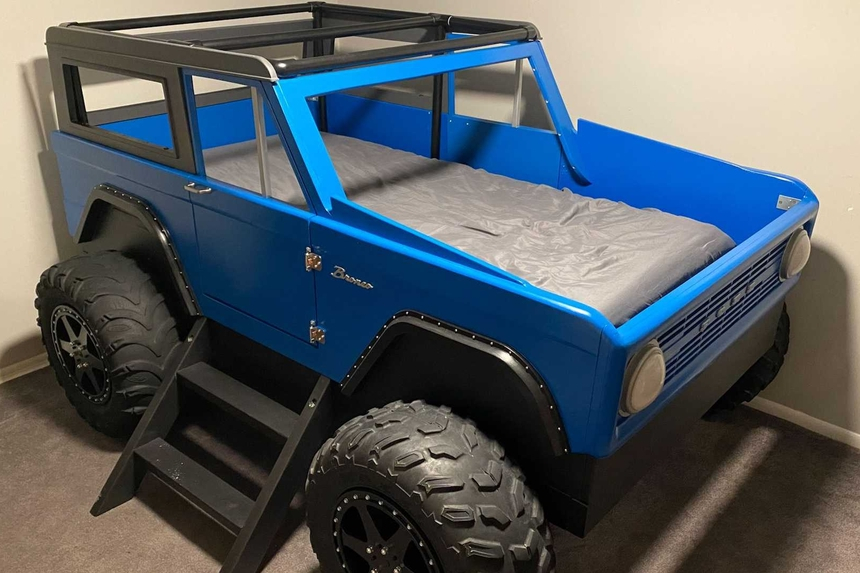 Фанат внедорожника Ford Bronco сделал для сына уникальную кровать