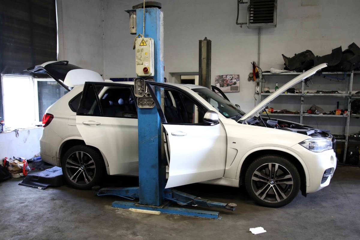 В Германии четверых белорусов подозревают в кражах автомобилей BMW на запчасти