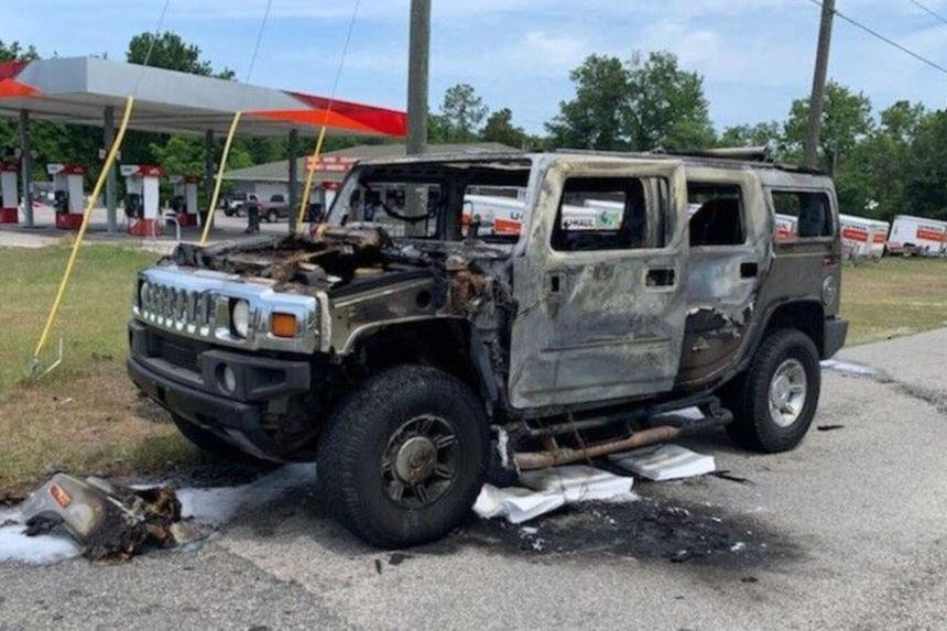 Не довез: Hummer с четырьмя канистрами бензина, закупленного впрок, выгорел дотла