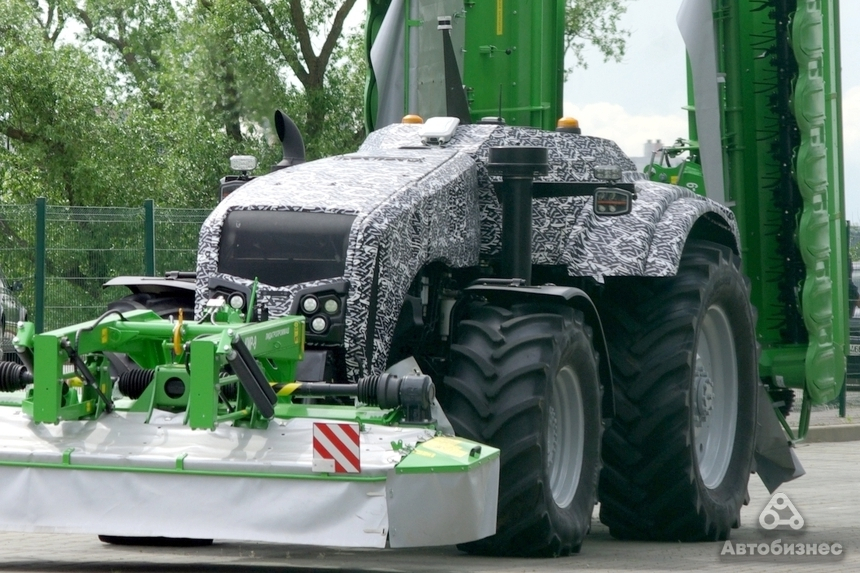Смотрите, как пашет первый белорусский беспилотный трактор BELARUS А3523і