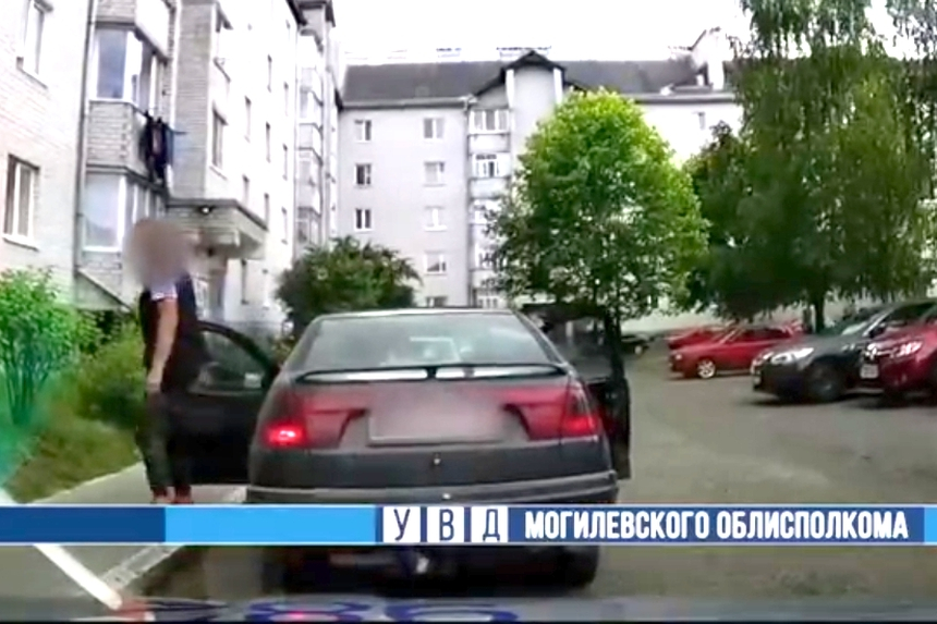 36-летний отец, не имея "прав" и находясь в подпитии, вез на машине 12-летнего сына в Осиповичах