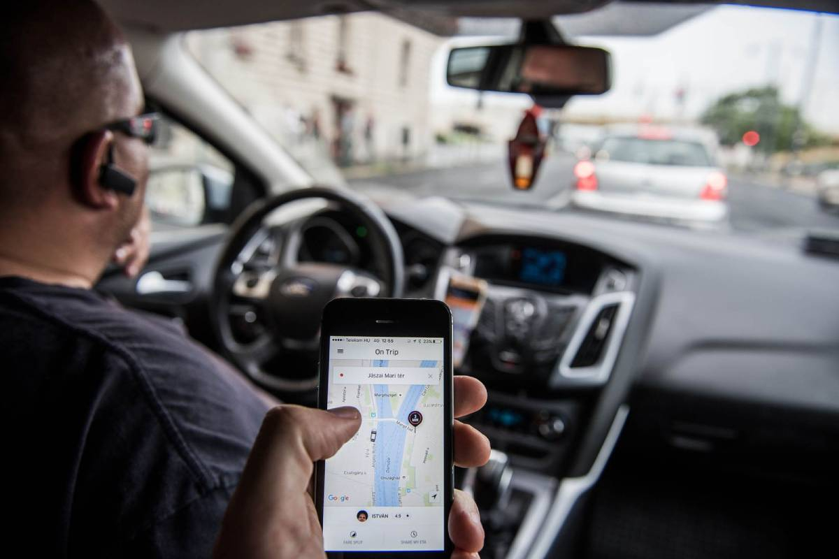 تأجير سيارة مع خدمة GPS