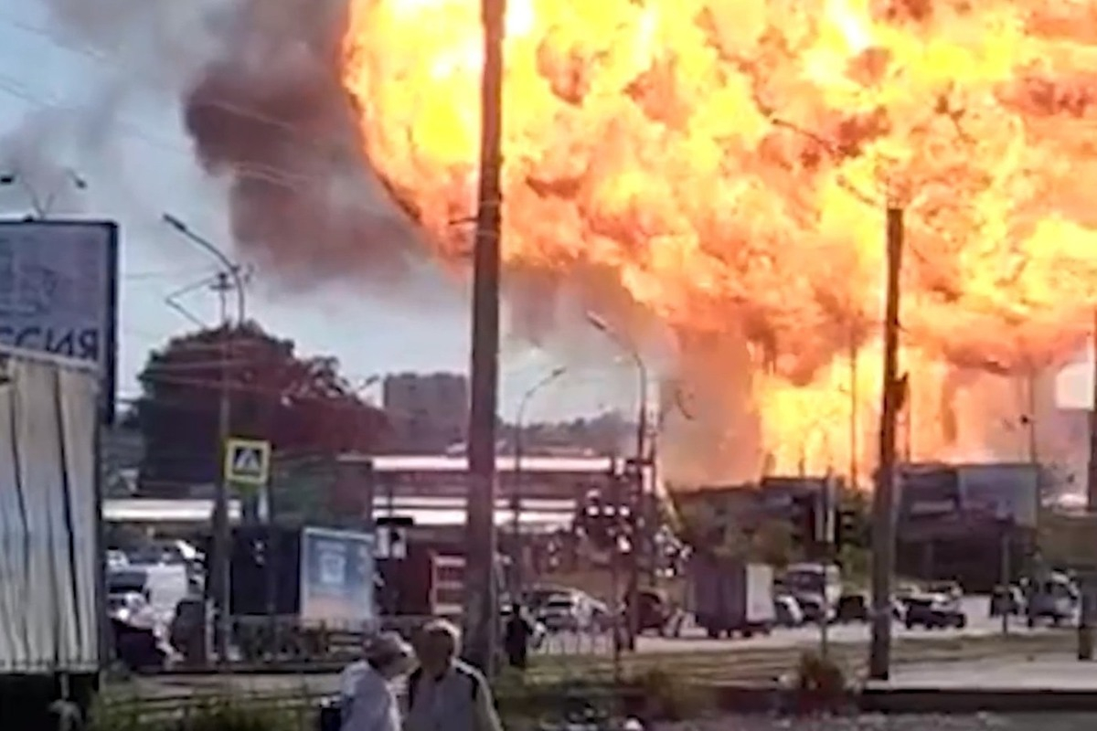 Мощный взрыв на газовой автозаправке произошел в Новосибирске – десятки пострадавших. Видео