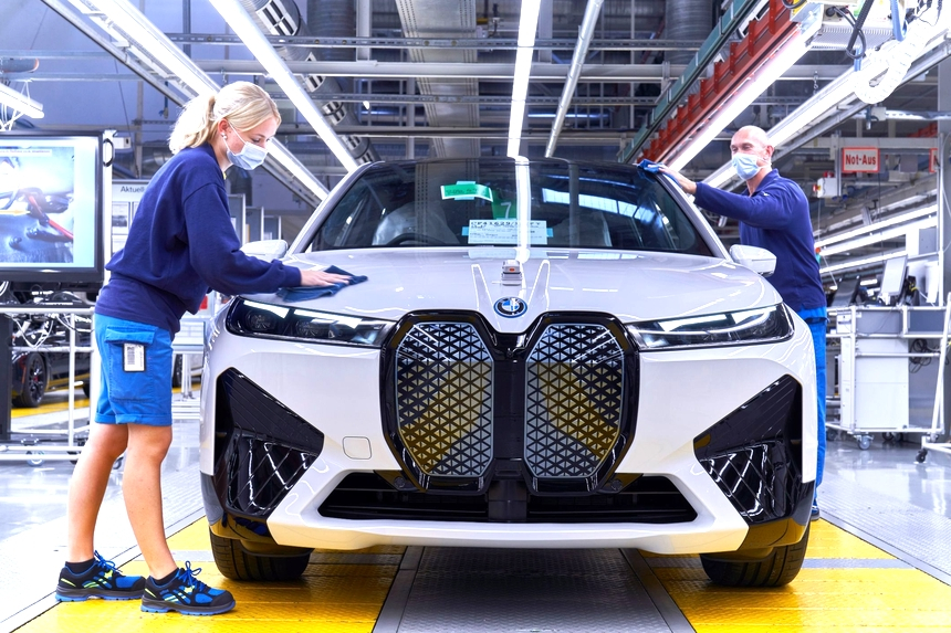 Новейший электрический BMW iX запущен в серию. Эта модель станет драйвером инновационного производства