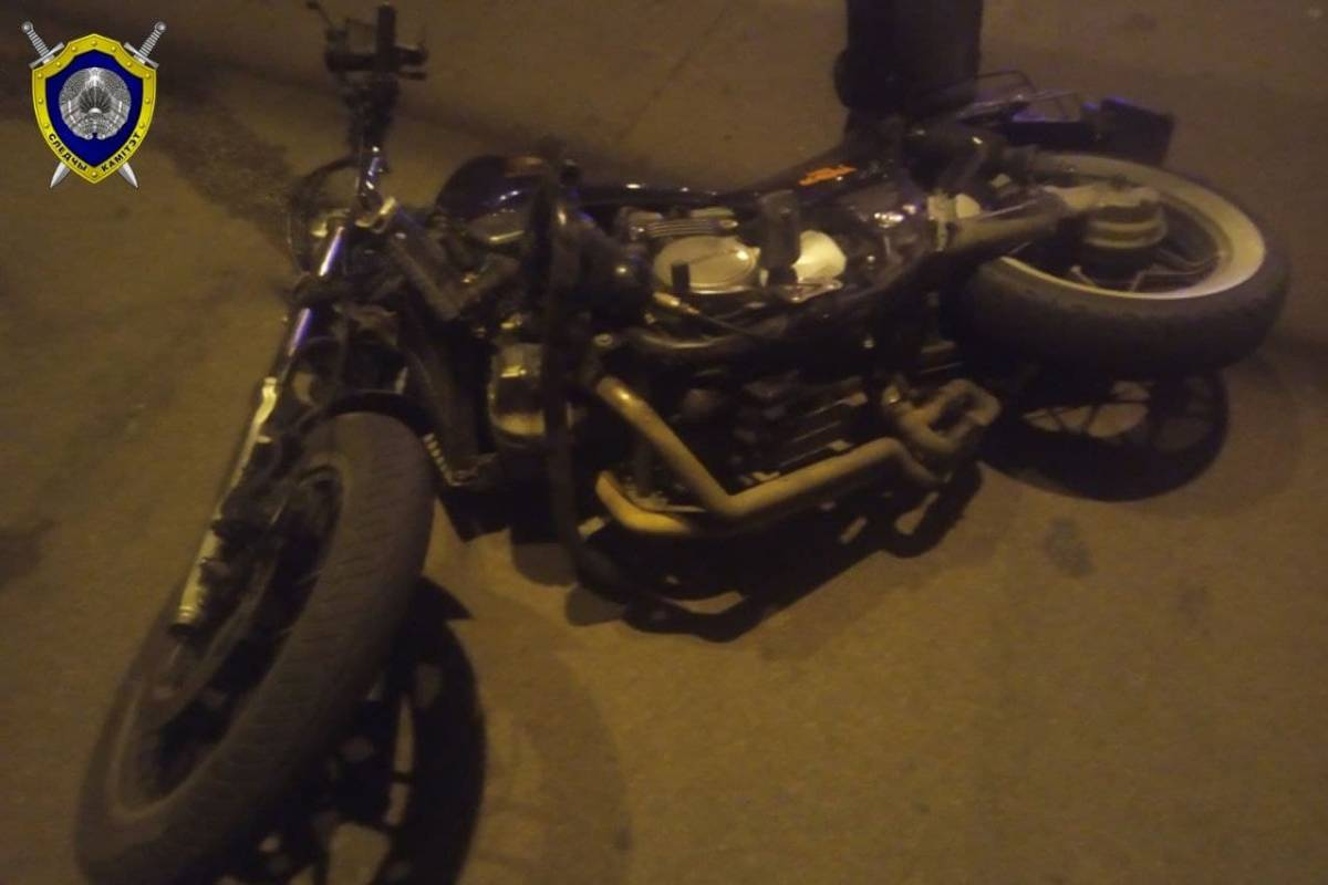 В Витебске мотоциклист ехал с пассажиркой и сбил пешехода на переходе – мужчина умер