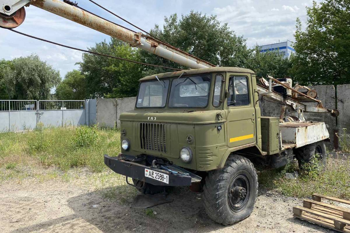 В Бресте с аукциона будут продавать советскую и не только технику. Почем  