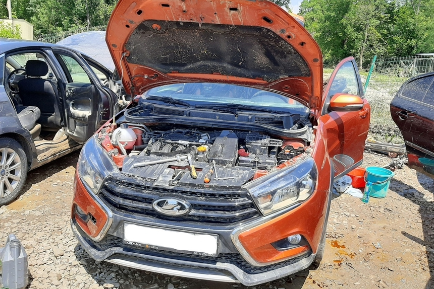 Владелец Lada Vesta Cross показал состояние машины после потопа в Краснодарском крае и просит совет