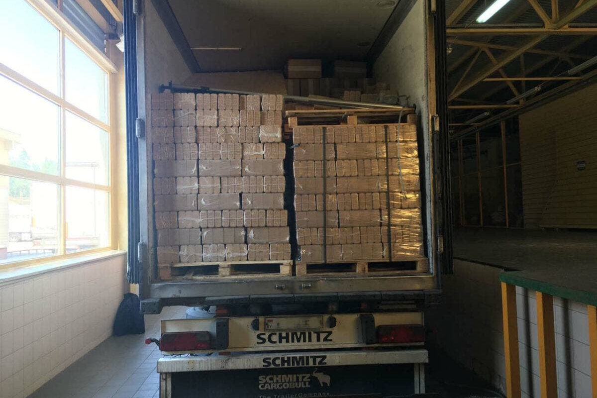 Контрабандисты идут на рекорд: задержаны два тягача с сигаретами на 3,6 миллиона евро