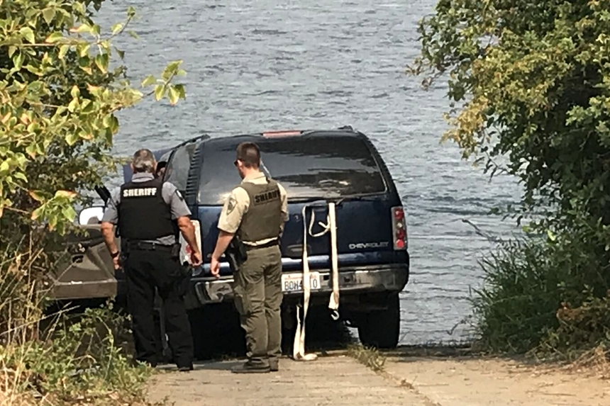 К чему снится утонула машина. Джип утонул. Машина в воде утонула. Джип утонул в море. Машина в реке.