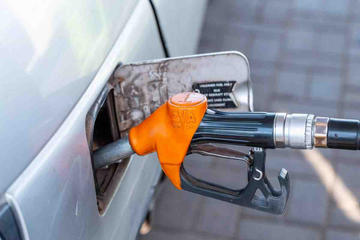 В Украине АЗС оштрафовали почти на 60.000 долларов за некачественное топливо