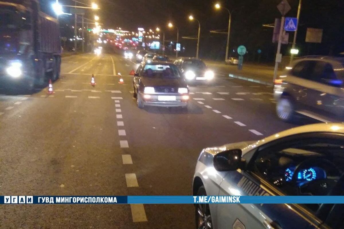 На Партизанском проспекте Volkswagen сбил пешехода, который пересекал дорогу на красный свет