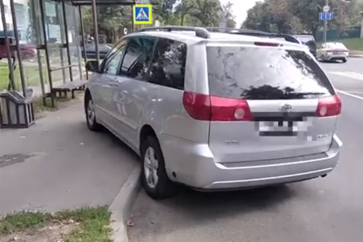 Водитель с 4 промилле протаранил остановку в Минске