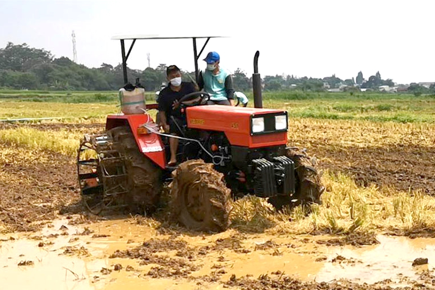 Трактор BELARUS-451 успешно прошел первый этап испытаний в Индонезии