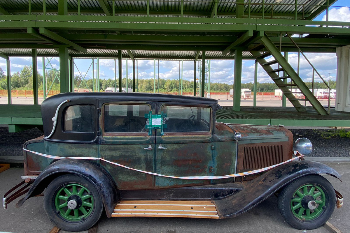 На белорусско-российской границе задержали оригинальный автомобиль 1930 года выпуска