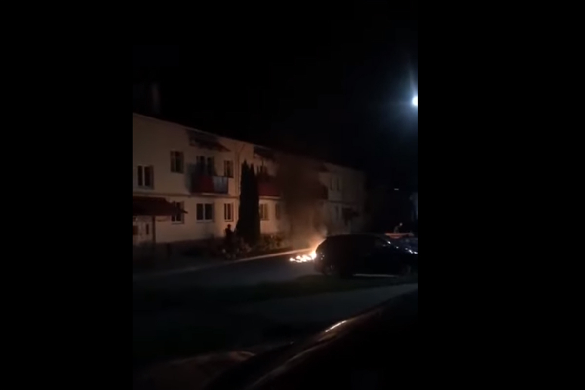 В Гродно парни разлили топливо во дворе и подожгли: так они хотели поздравить друга с днем рождения
