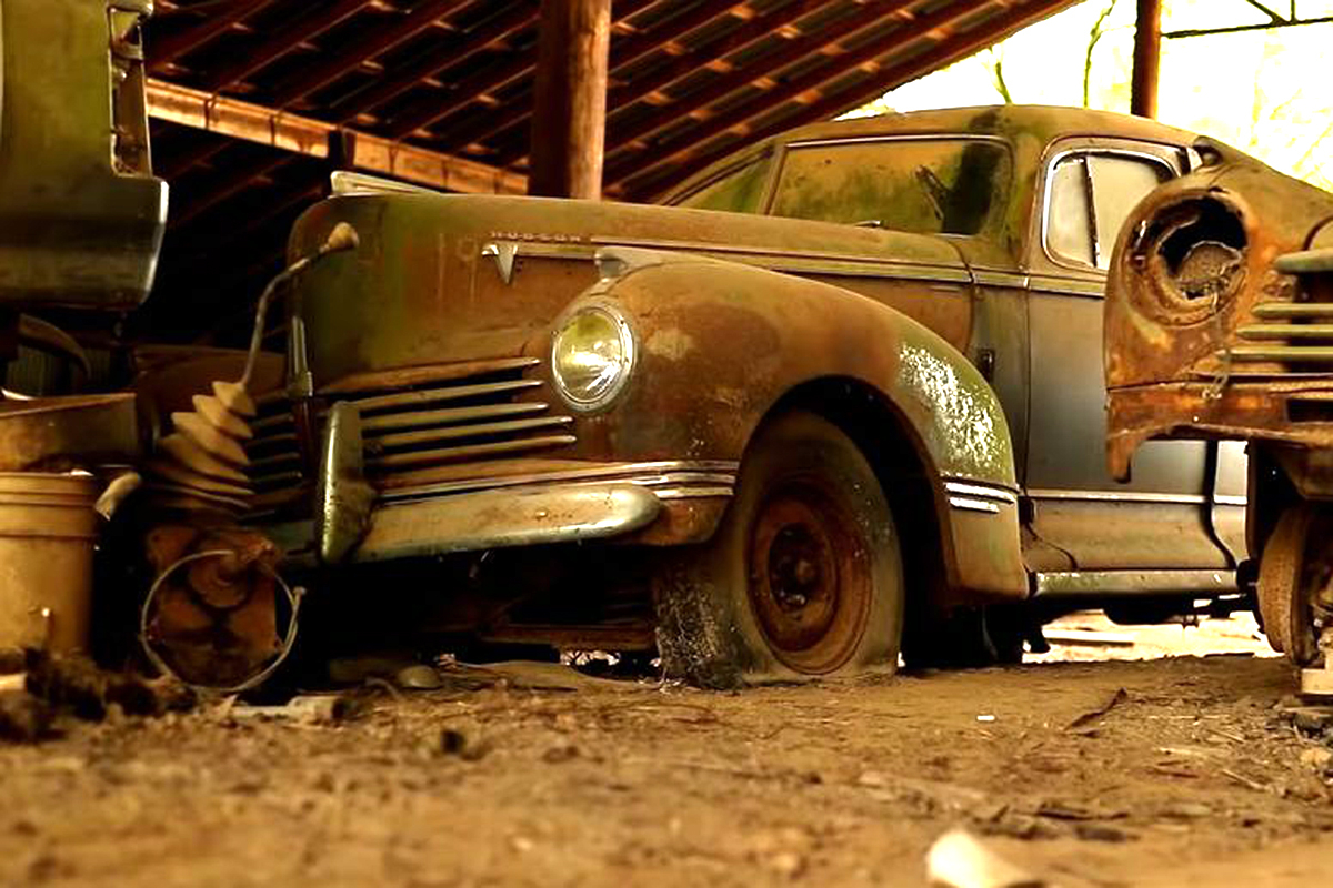 В Техасе на заброшенной ферме ржавеет около сотни старинных автомобилей, включая несколько редких Hudson