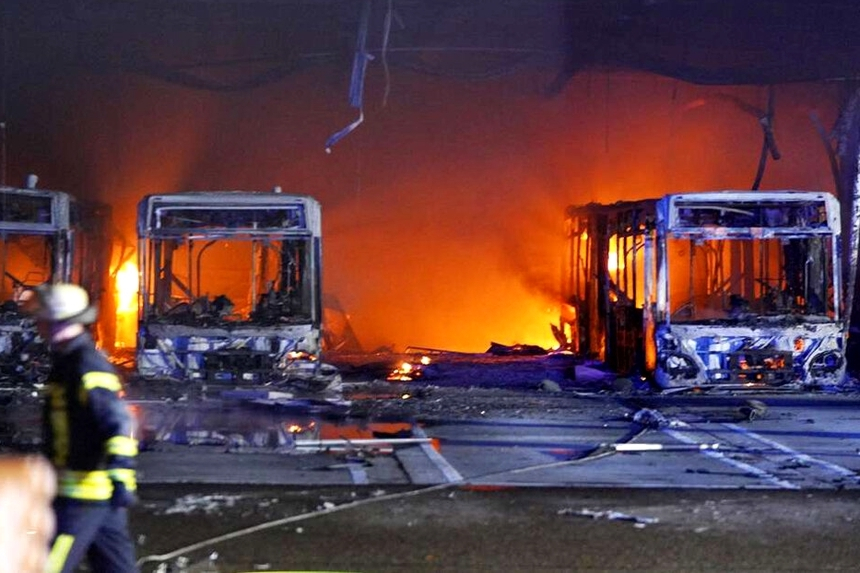 Заряжали электробус – сожгли 20 автобусов, в том числе несколько раритетных. Случай в Германии