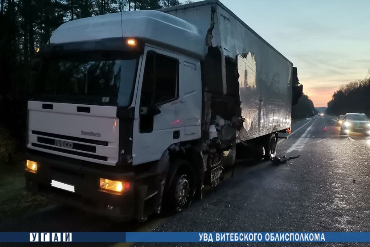На трассе Минск – Витебск столкнулись два грузовика – один из водителей в реанимации