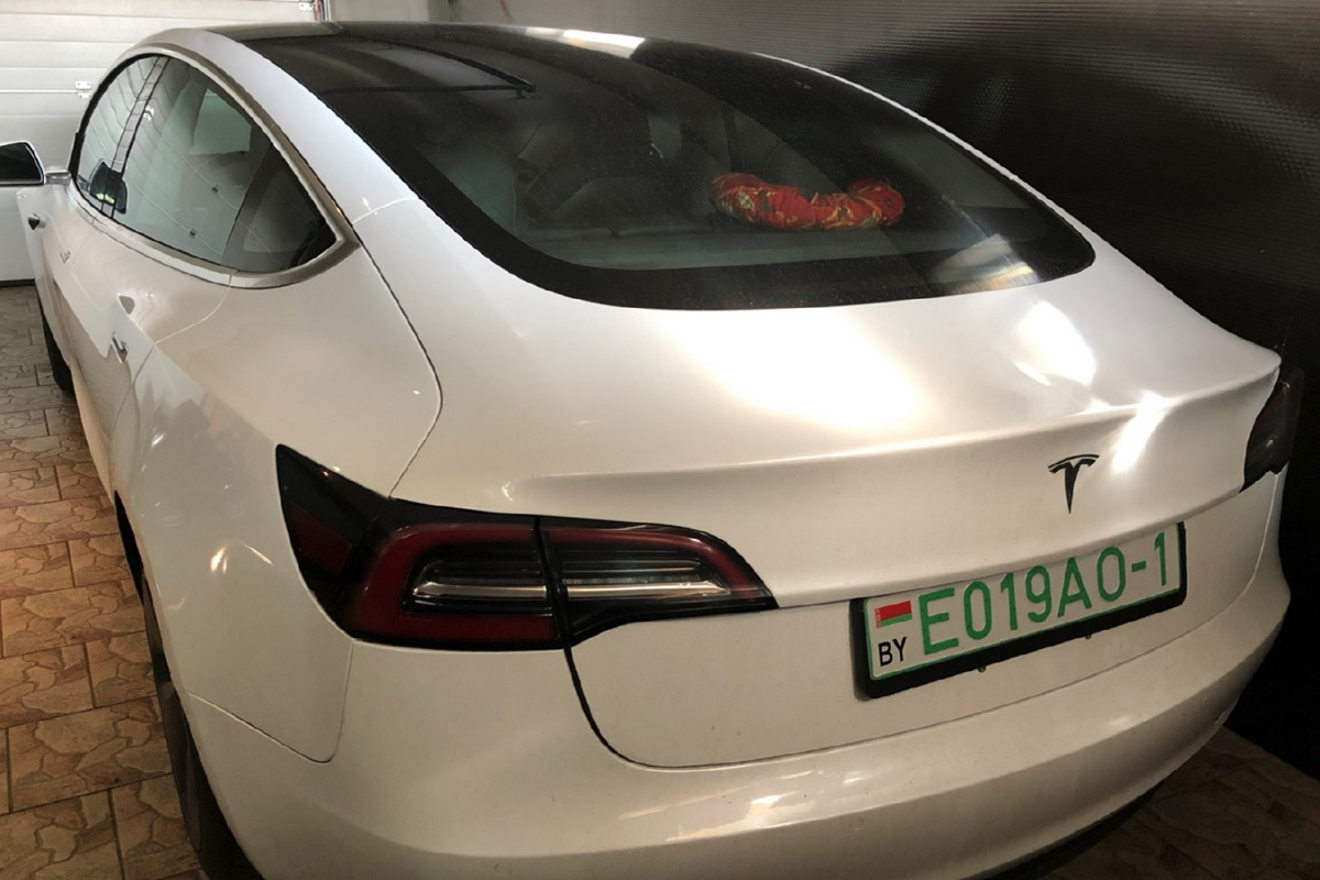 "Докажите, что Tesla – электромобиль". Налоговая начисляет транспортный налог на "электрички"