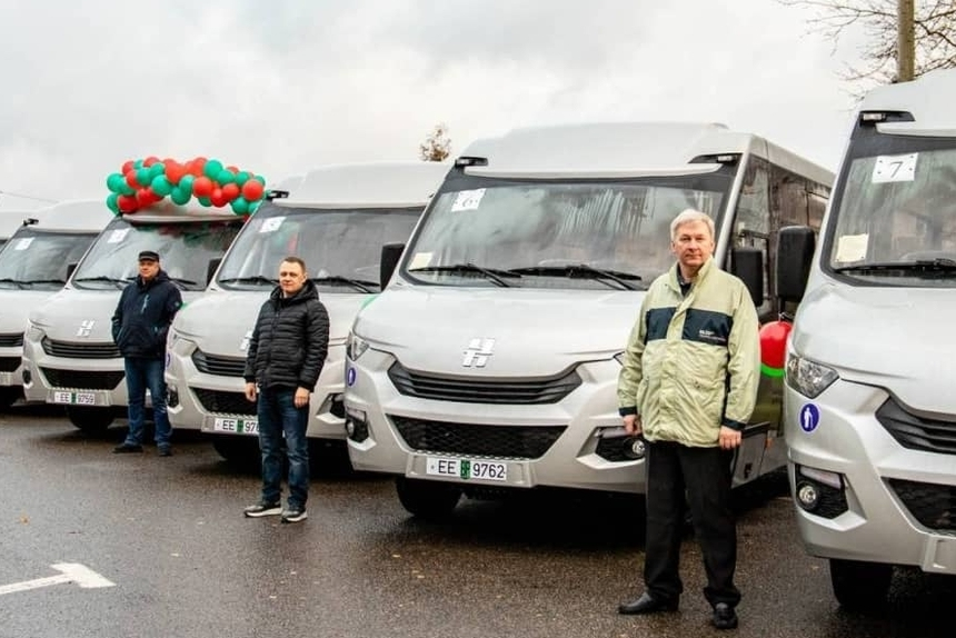 Семь пригородных автобусов "Неман" пополнили автобусный парк №2 в Полоцке