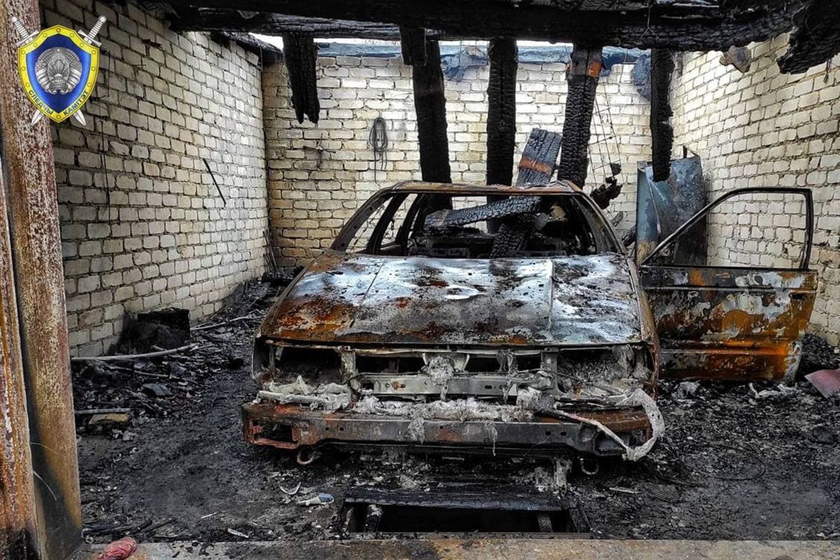 В Микашевичах сгорели шесть гаражей в кооперативе, погиб человек