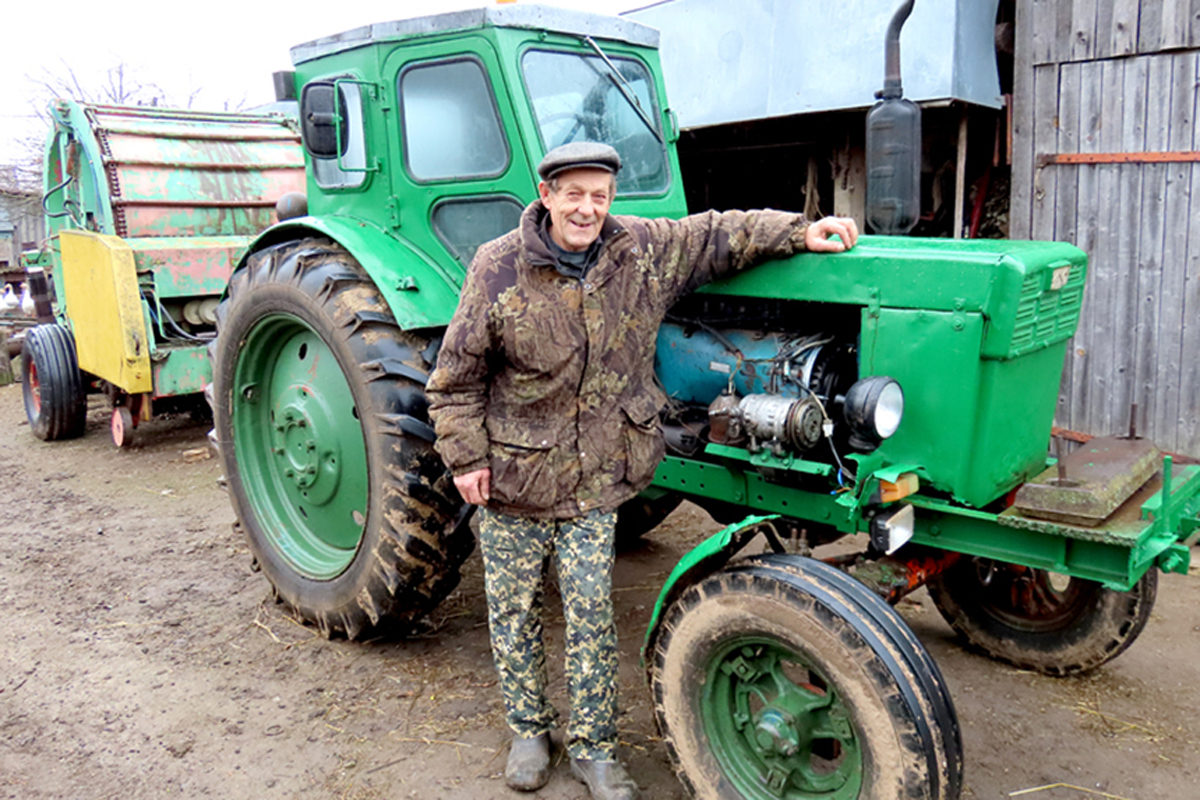 Местный "кулибин": житель Климовичского района собрал трактор и мотоцикл