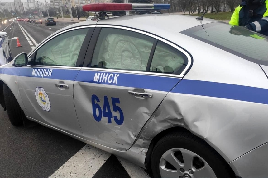 Автомобиль ГАИ и гражданская Mazda столкнулись в Минске