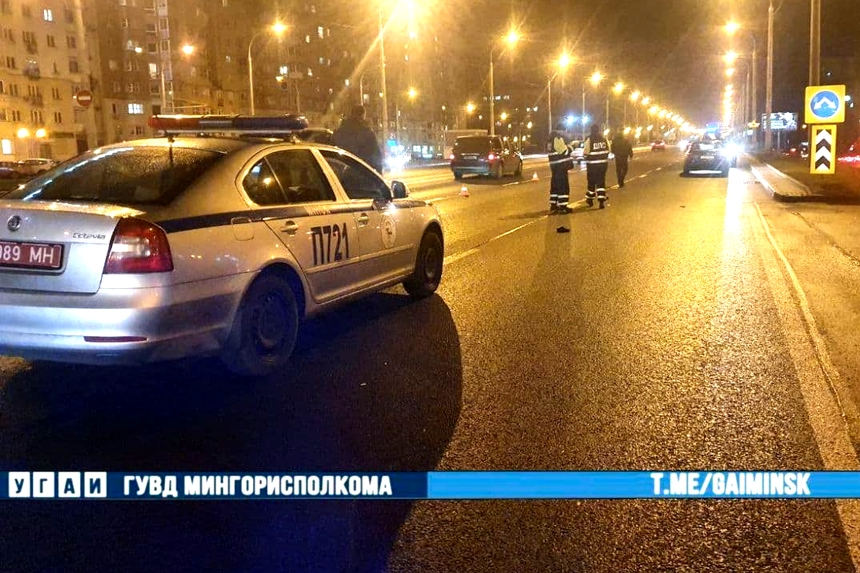 BMW наехал на пешехода в Минске – пострадавшего увезла "скорая"