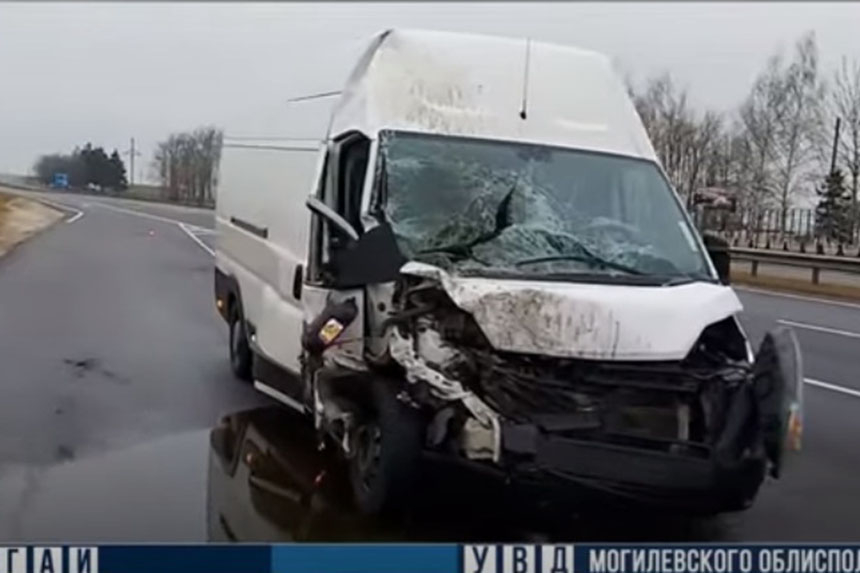 Столкновение Citroёn Jumper с трактором на трассе Минск – Могилев закончилось гибелью тракториста