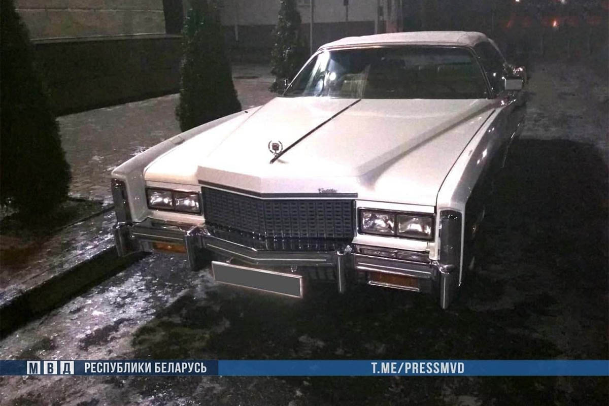 Белорус взялся отреставрировать чужой Cadillac DeVille. Получил авто, 12.000 долларов – и пропал