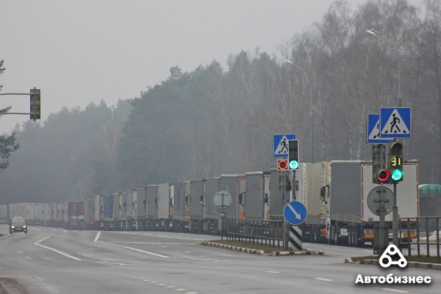 У дальнобойщиков еще одна проблема – ПЦР-тест за 24 часа до въезда в Польшу