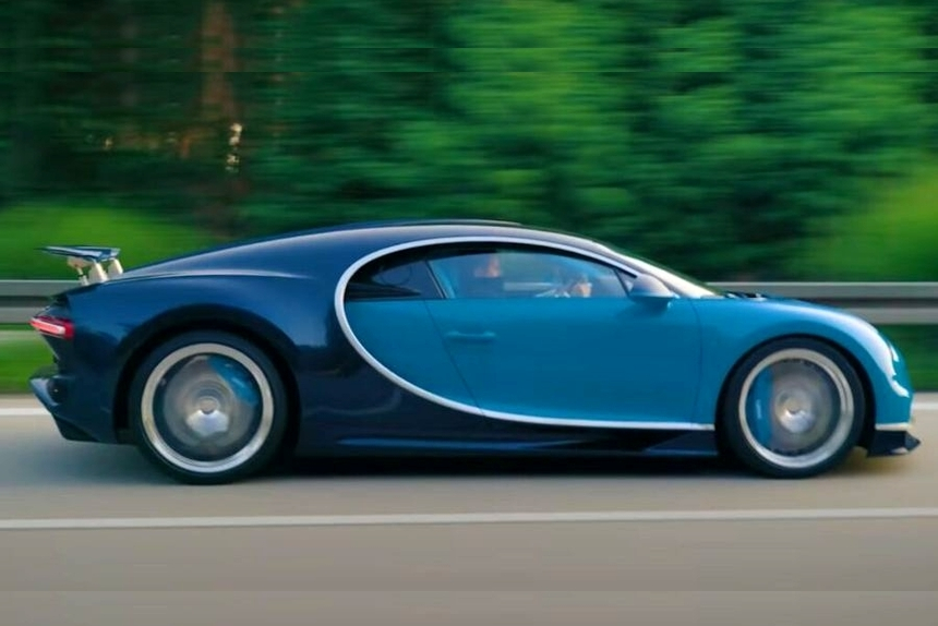 Видео для истории: гиперкар Bugatti Chiron разогнали до рекордных 414 км/ч на немецком автобане